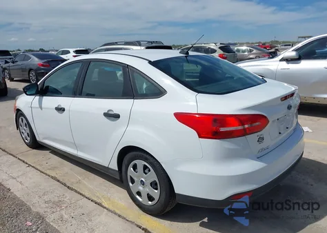 2016 Ford Focus S z USA, uszkodzony, nr VIN 1FADP3E29GL305682